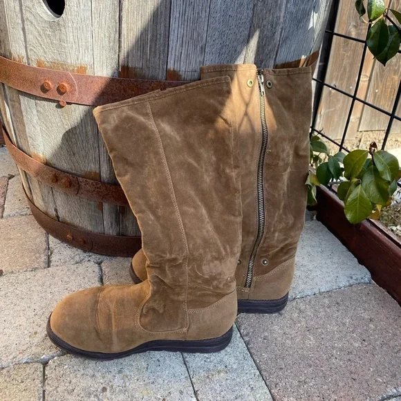 Sz 7 Mukluk Boots-can be worn high or folded over - Picture 3 of 11